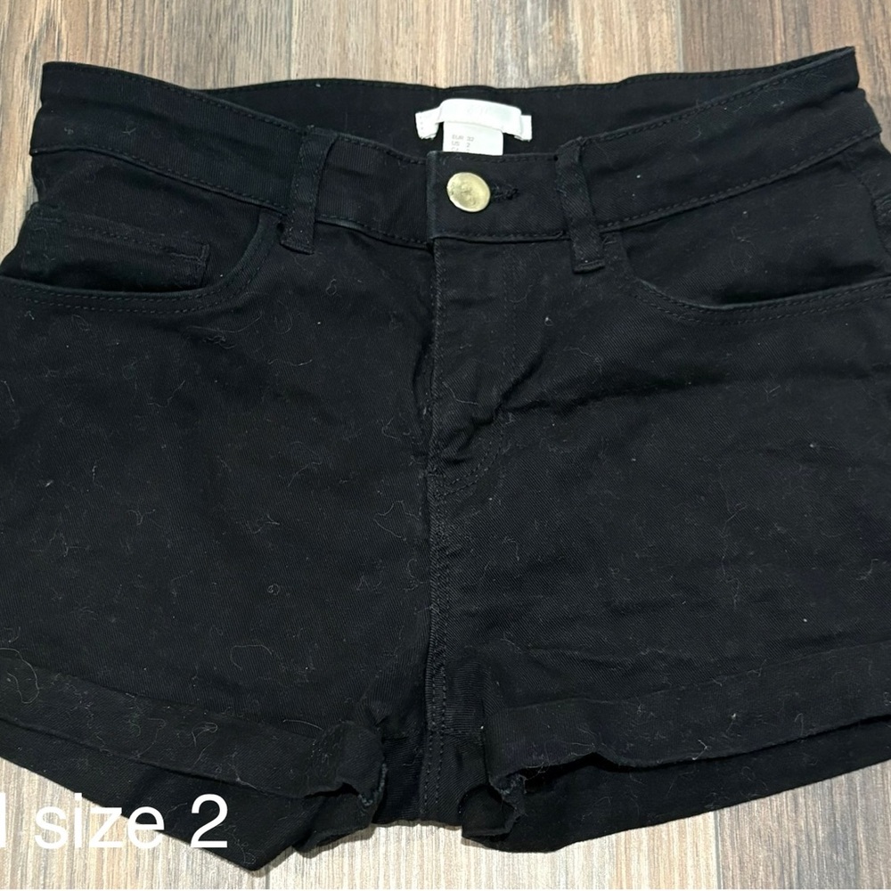 H &M Women's Black Denim Shorts sz 2